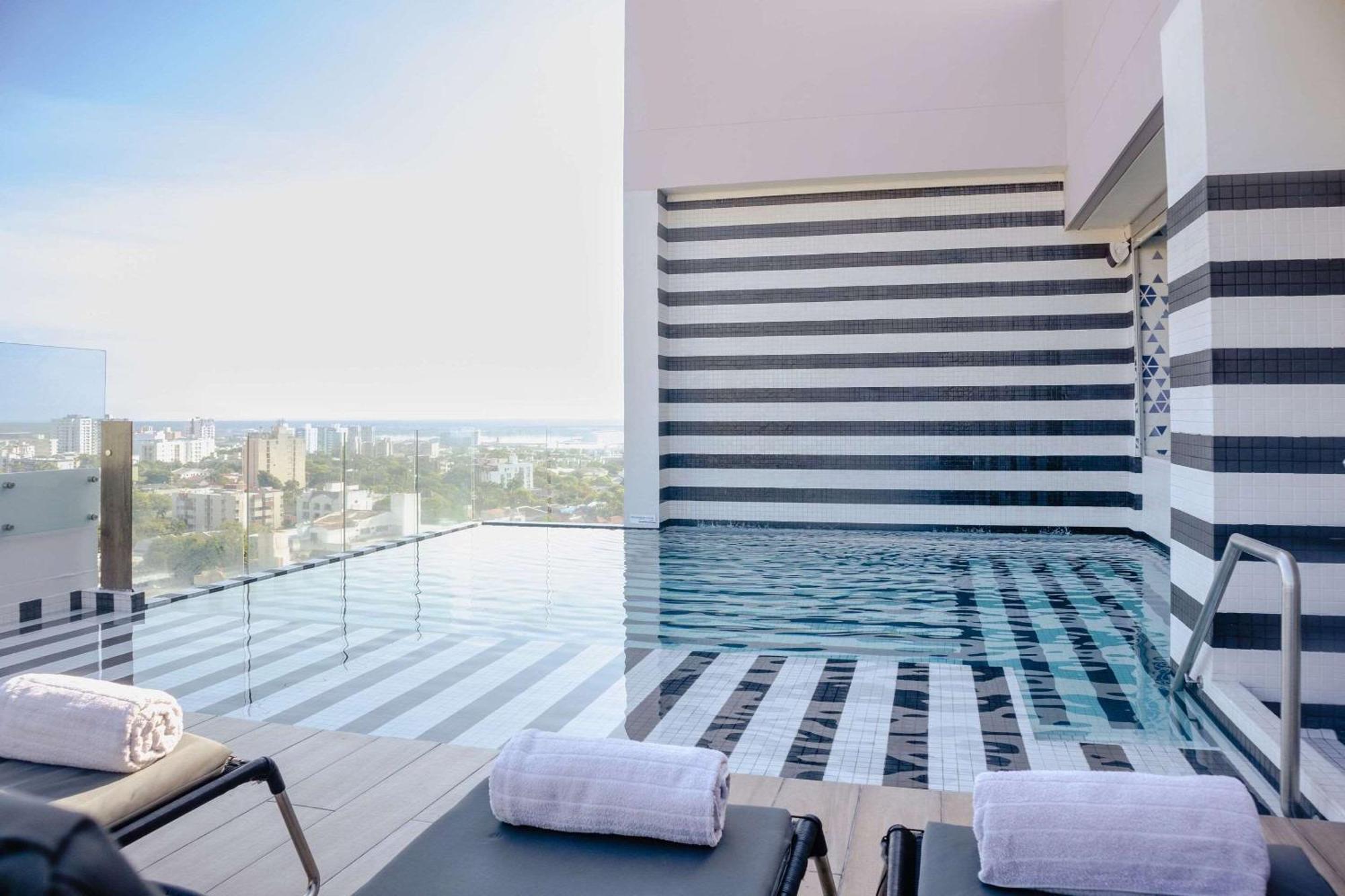 Faranda Collection Barranquilla, A Member Of Radisson Individuals Hotel Barranquilla  Exterior photo The rooftop pool at the hotel